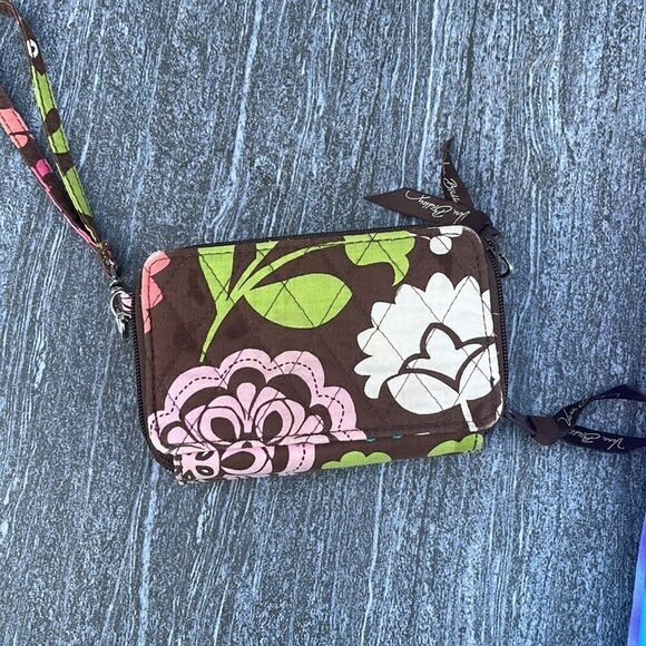Vera‎ Bradley Wristlet Wallet. Carry it all in one compact place. - Picture 5 of 5